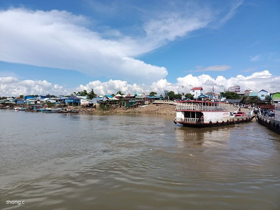 Phnom Penh Silk Island Cycling Tour: Ultimate Mekong River Half-Day Bike Adventure